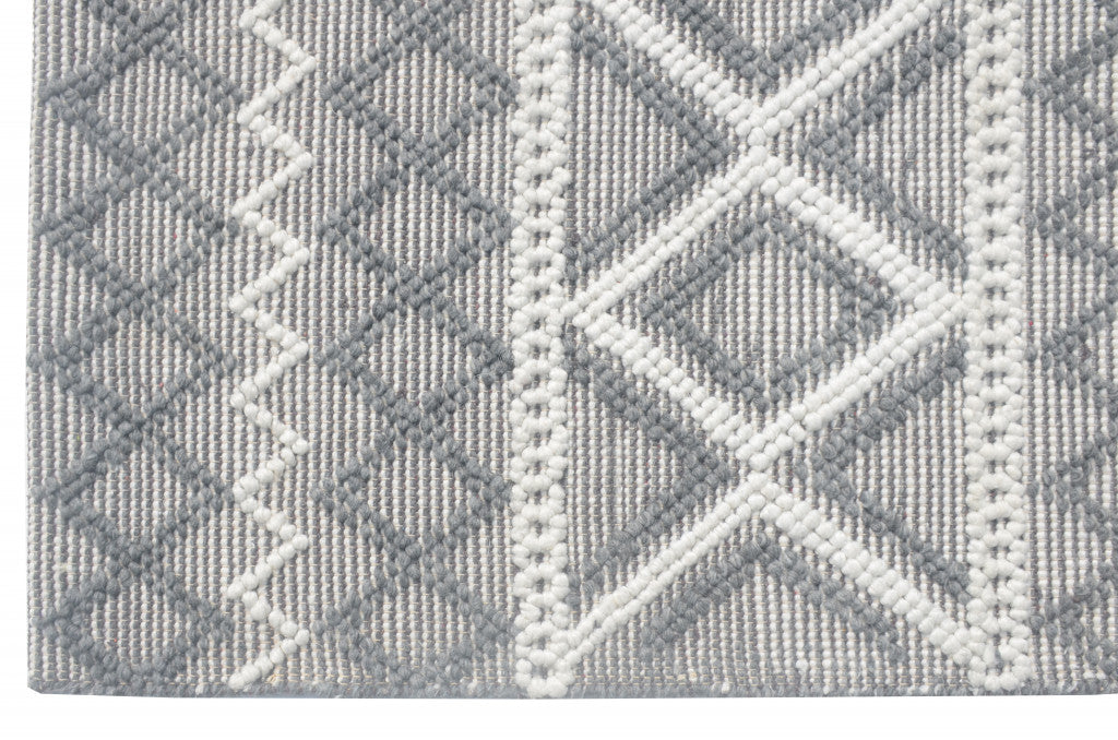 HomeRoots Grey/Ivory PET Yarn 5’ x 7’ Gray Ivory Diamonds Boho Chic Area Rug