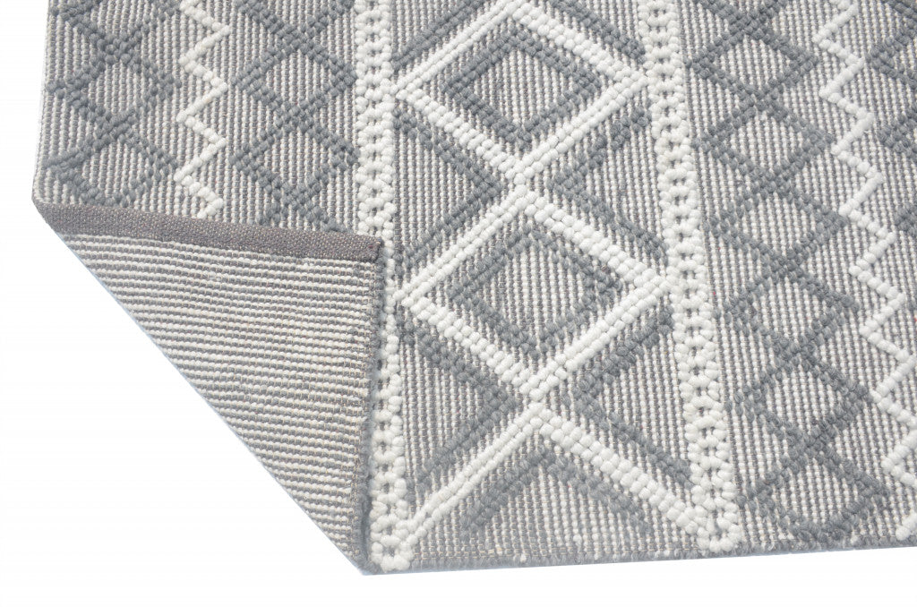 HomeRoots Grey/Ivory PET Yarn 5’ x 7’ Gray Ivory Diamonds Boho Chic Area Rug