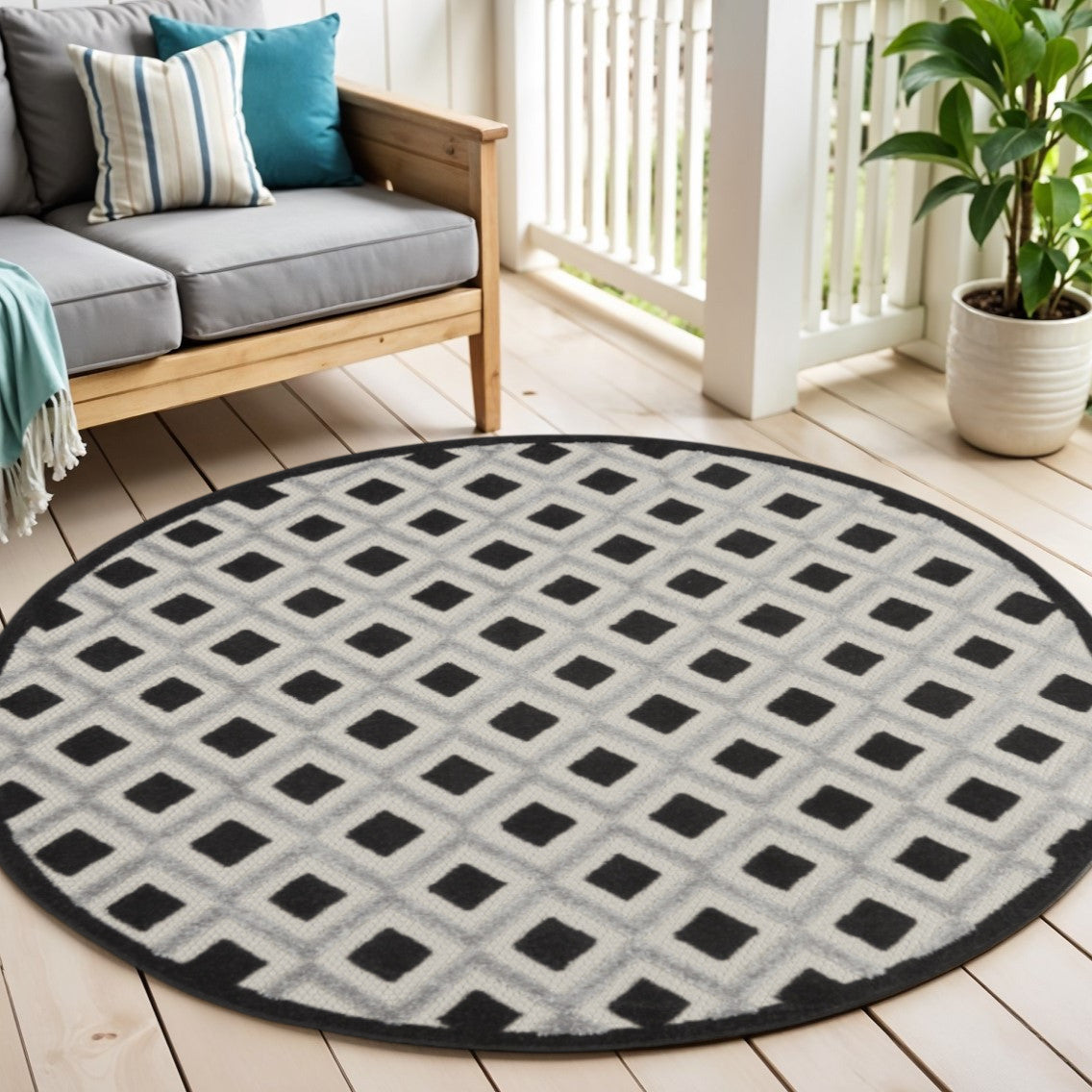 5 Black And White Round Geometric Indoor Outdoor Area Rug