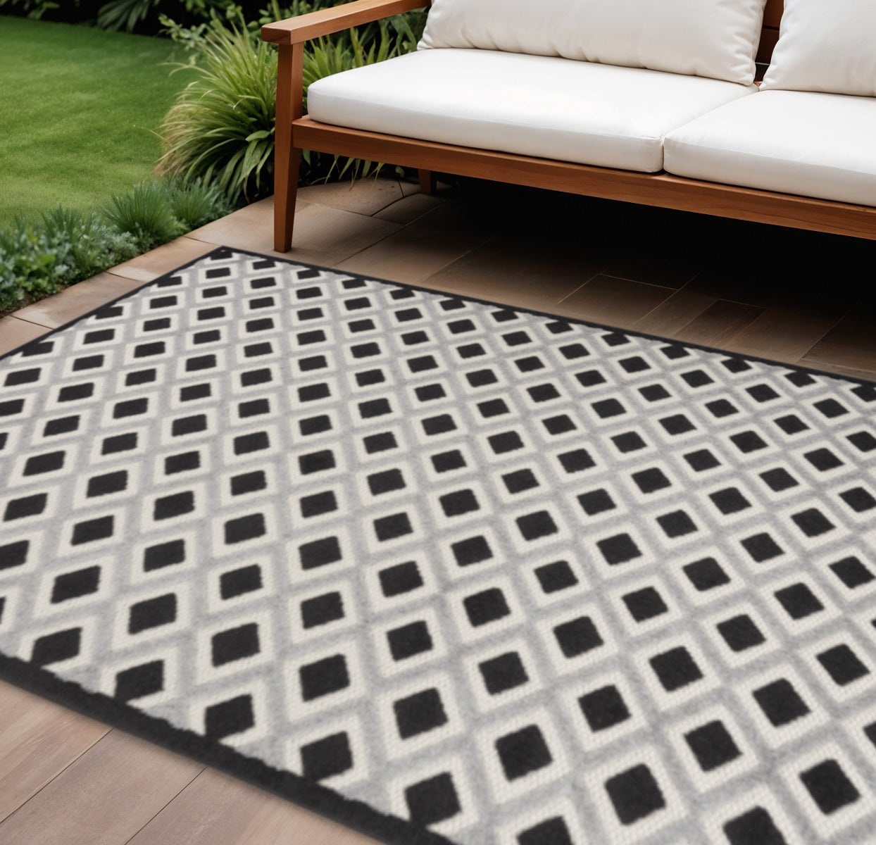 7 X 10 Black And White Geometric Indoor Outdoor Area Rug