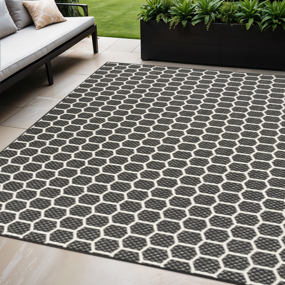 5 X 7 Black And Ivory Geometric Indoor Outdoor Area Rug