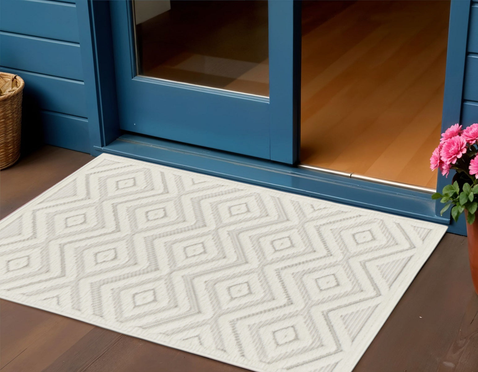 3 X 5 Ivory And White Geometric Indoor Outdoor Area Rug