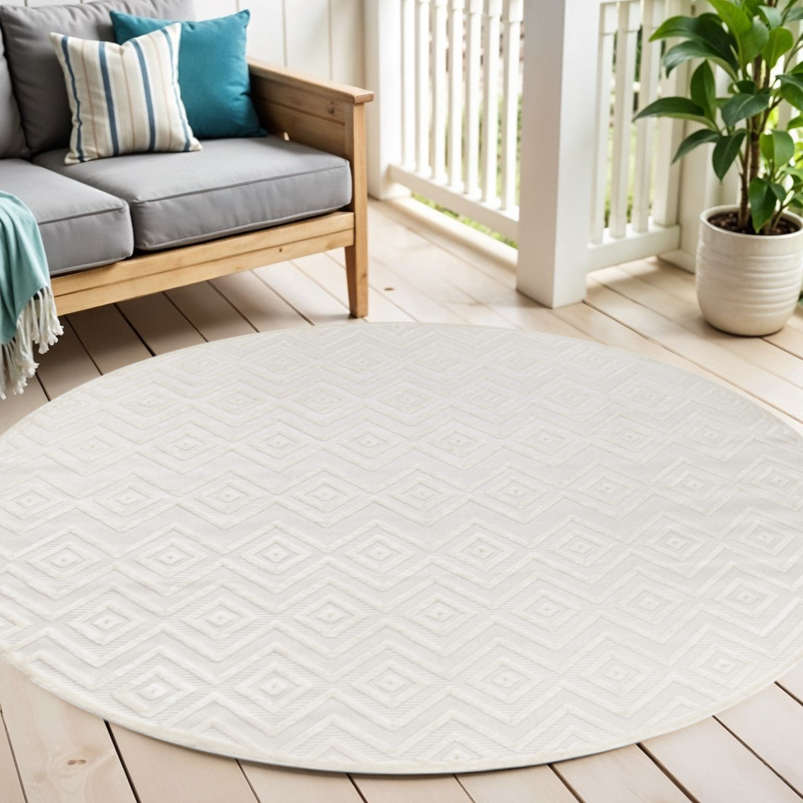 4 Ivory And White Geometric Indoor Outdoor Area Rug