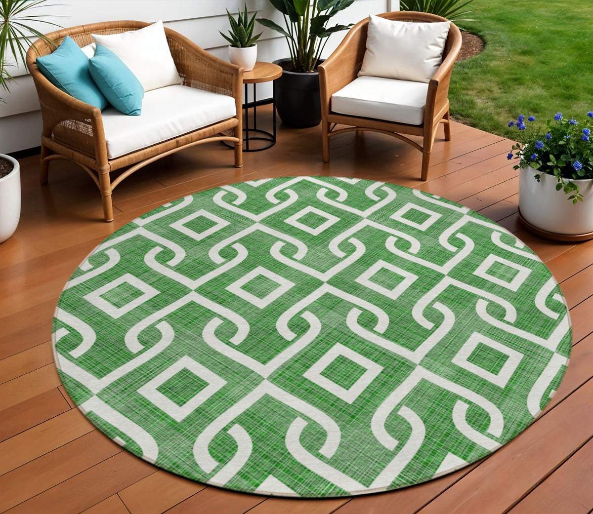 8' Emerald And Ivory Round Geometric Washable Indoor Outdoor Area Rug