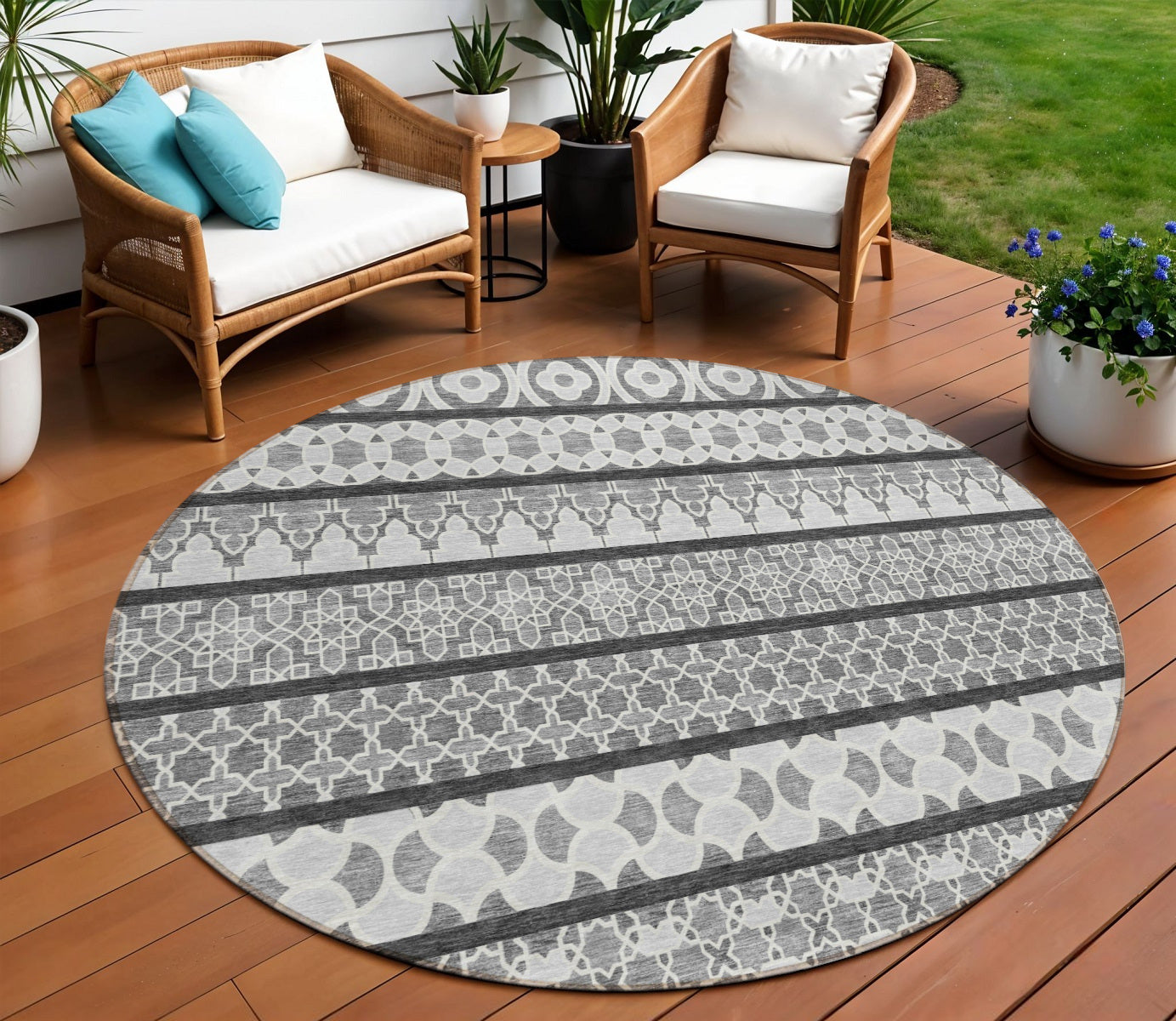 8' Gray Charcoal And Silver Round Quatrefoil Washable Indoor Outdoor Area Rug
