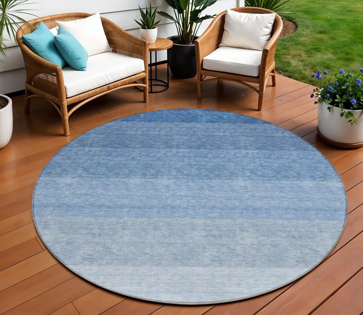 8' Blue And Gray Round Ombre Washable Indoor Outdoor Area Rug