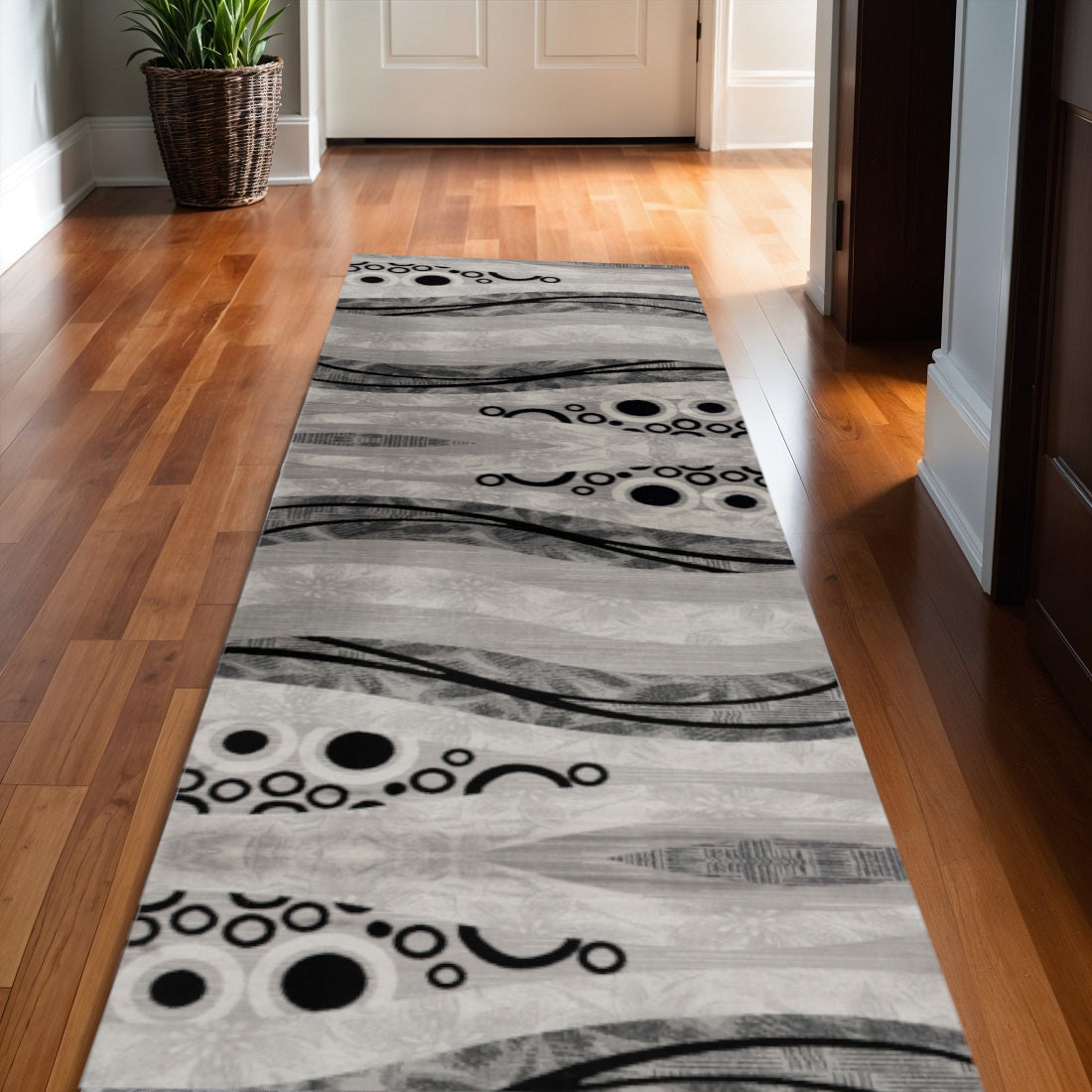 17 Runner Gray And Black Geometric Runner Rug