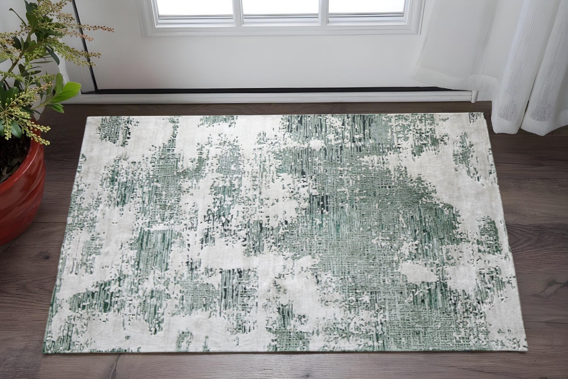 2' X 3' Green And White Abstract Hand Tufted Area Rug