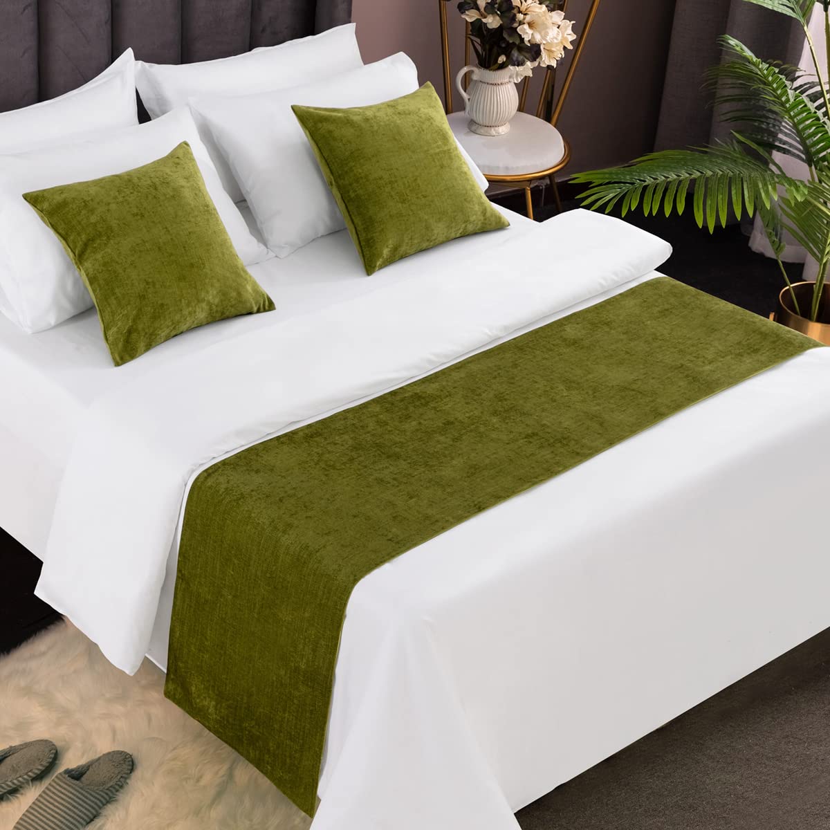 AMBERIS Bed Runner Green, Chenille Soft No Fading Modern Bed Scarf