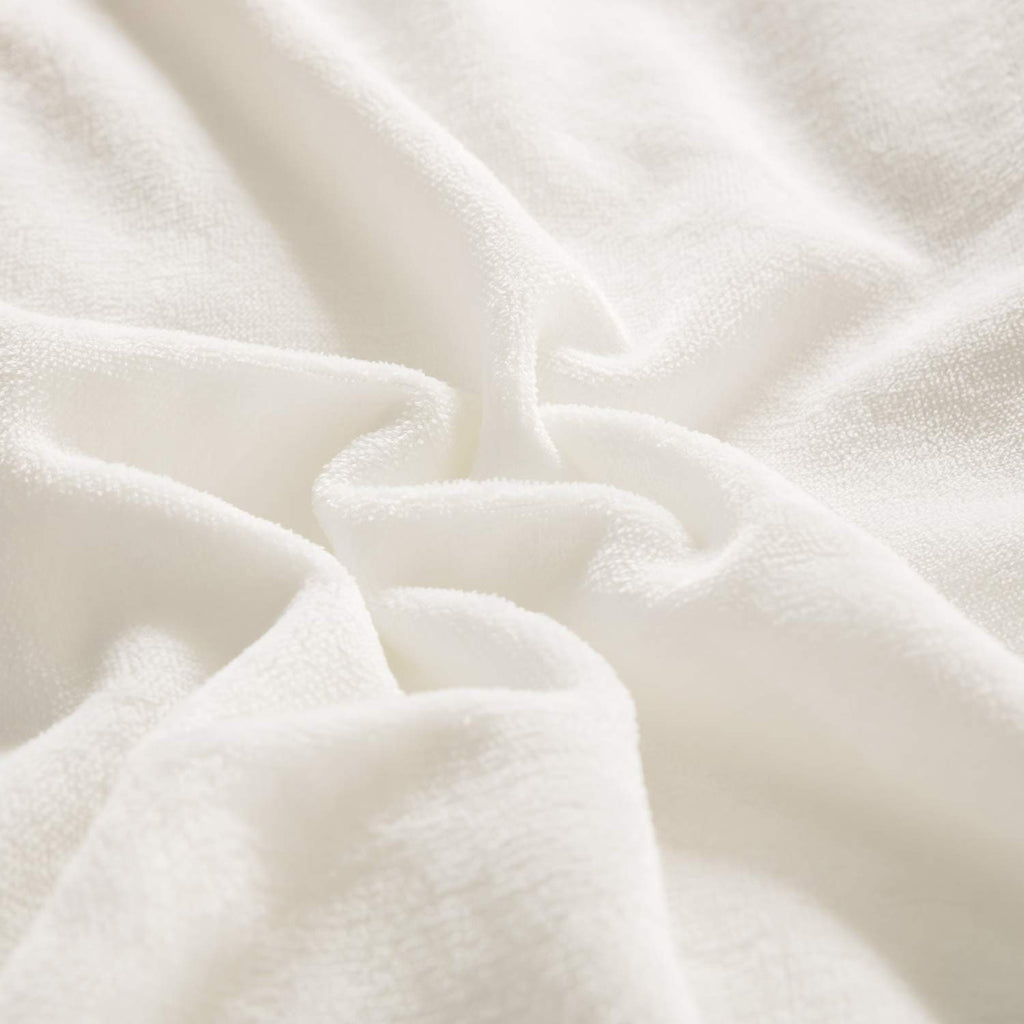 Clothknow White Fluffy Comforter Set Queen White Velvet Bedding Comforter Sets Full Flannel Comforter Women Men Comforter Soft Faux Fur Bed Bedding 3Pcs White Queen Bed Comforter Sets
