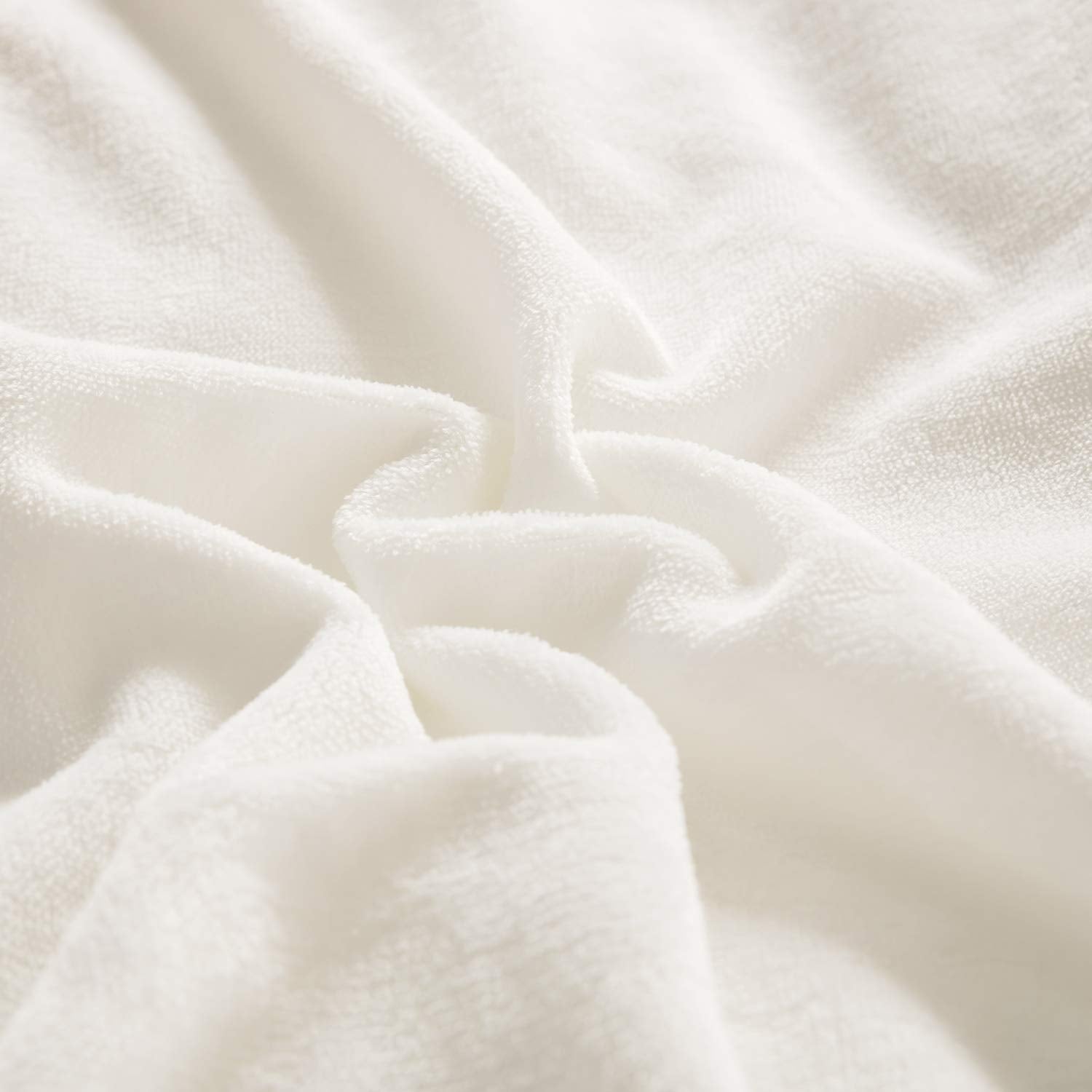 Clothknow White Fluffy Comforter Set Queen White Velvet Bedding Comforter Sets Full Flannel Comforter Women Men Comforter Soft Faux Fur Bed Bedding 3Pcs White Queen Bed Comforter Sets