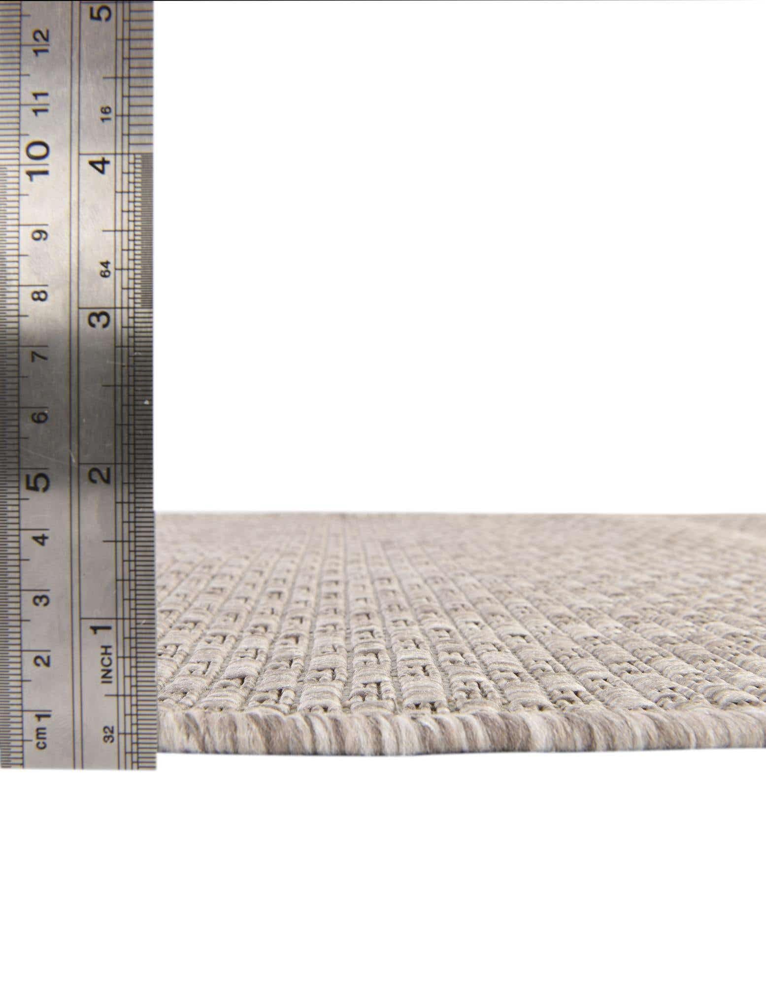 Unique Loom Outdoor Solid Collection Area Rug (5' 3'' X 8' Oval Beige/Ivory)