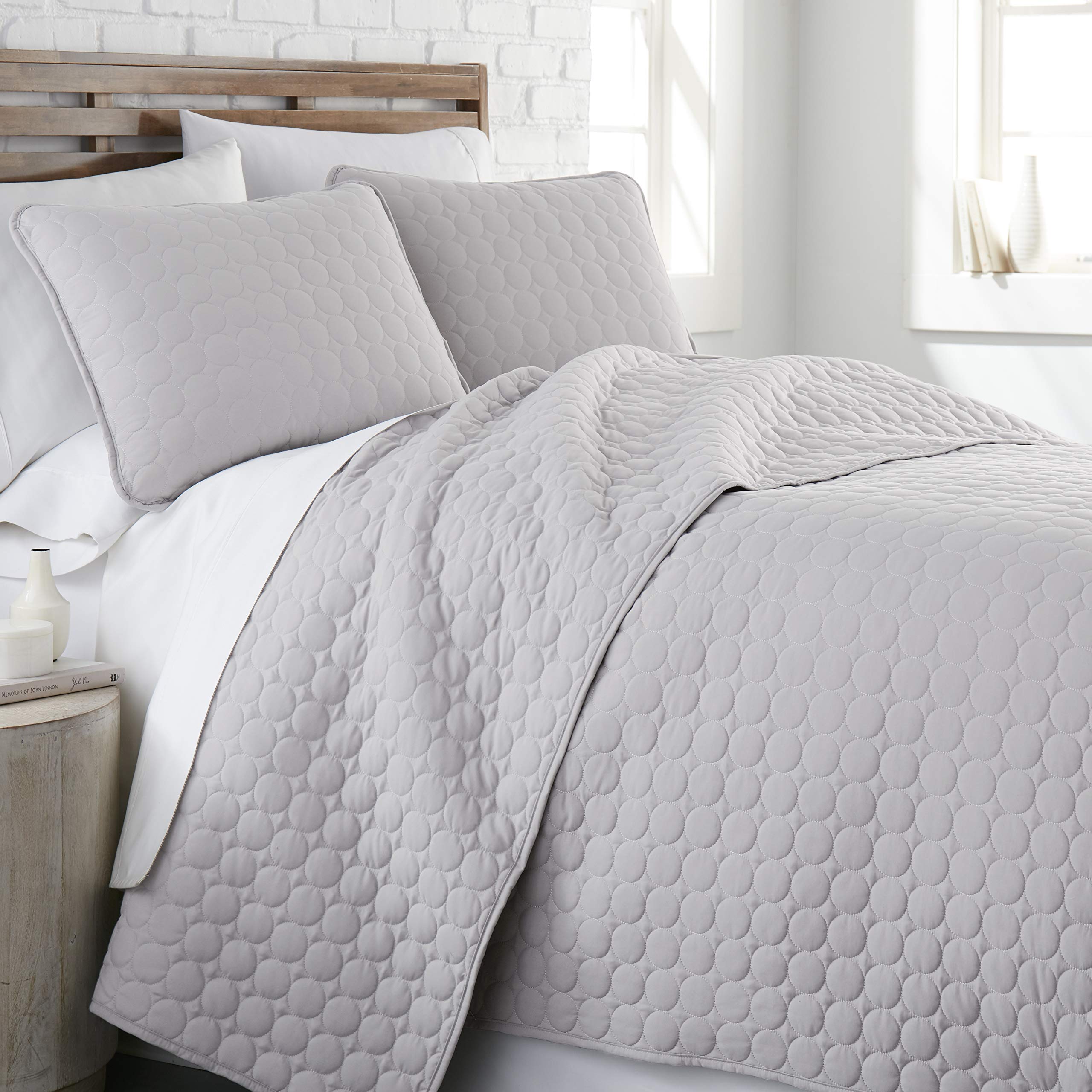 Southshore Fine Living, Inc. Oversized Quilt Bedding Set Lightweight, Summer Coverlet Bedspread 3-Piece With Two Matching Shams