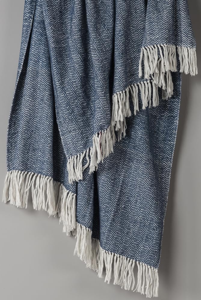 Rizzy Home | TH0318 | Throw | 50"x60" White Herringbone