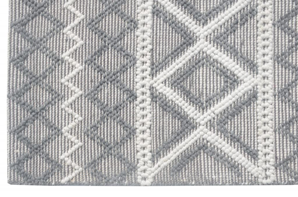 HomeRoots Grey/Ivory PET Yarn 5’ x 7’ Gray Ivory Diamonds Boho Chic Area Rug