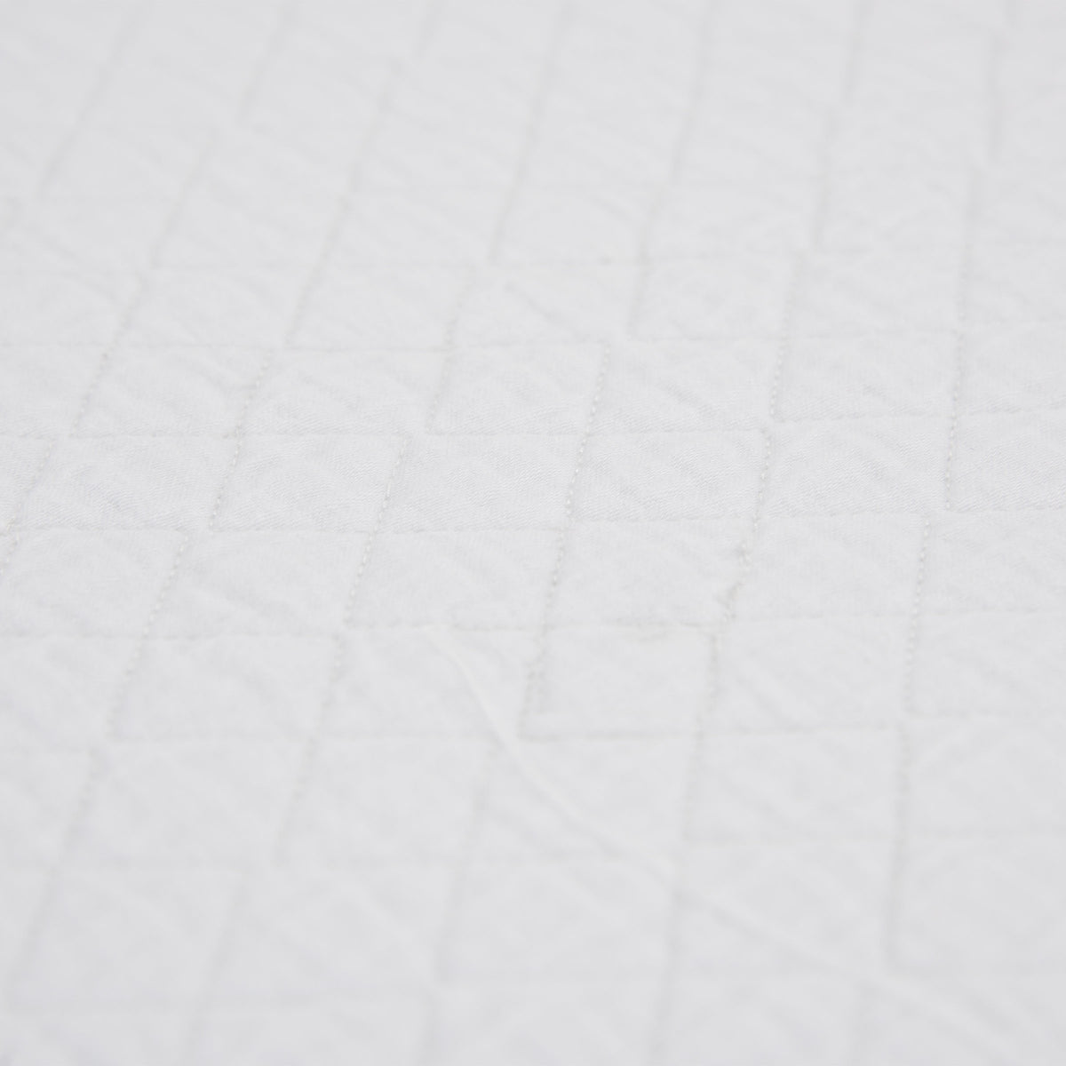 Rizzy Home | BQ4517 | Cotton Quilt | 106"x92" White/Neutral/ Solid