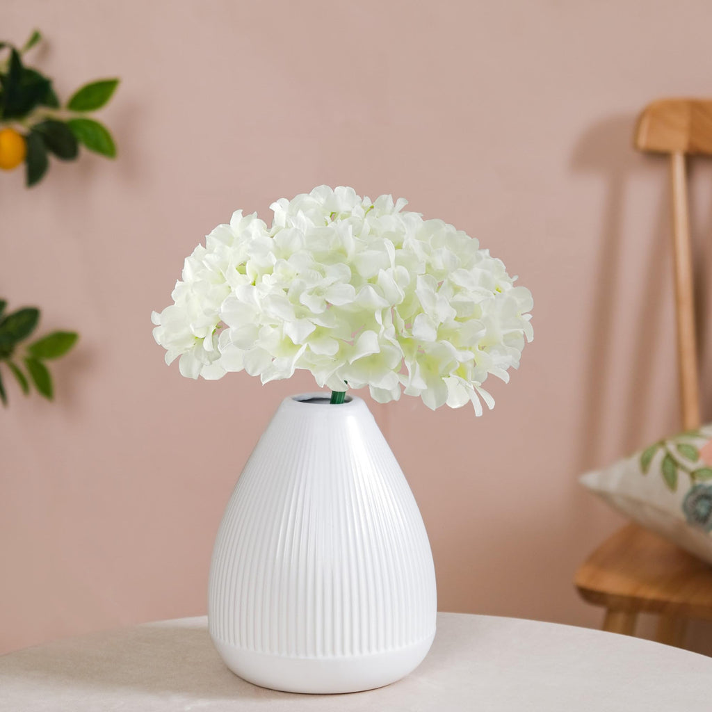 Cherica 20 Pcs White Hydrangea Artificial Flowers Bulk, Faux Hydrangea Flowers Heads, Artificial Fake Silk Hydrangea Flowers Wit
