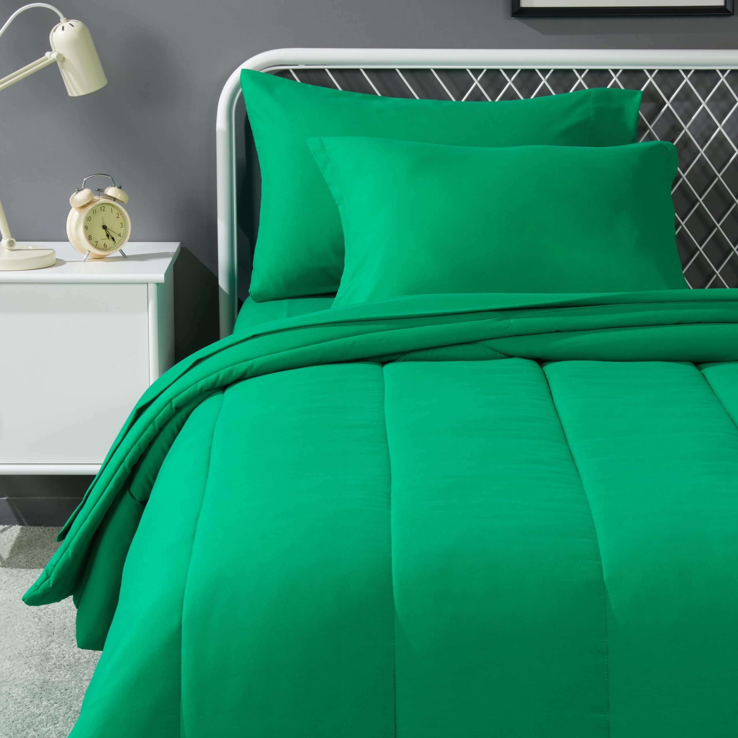 Amazon Basics 5 Piece Microfiber Kids Bed-in-a-Bag Bedding Set, Twin, Green, Solid
