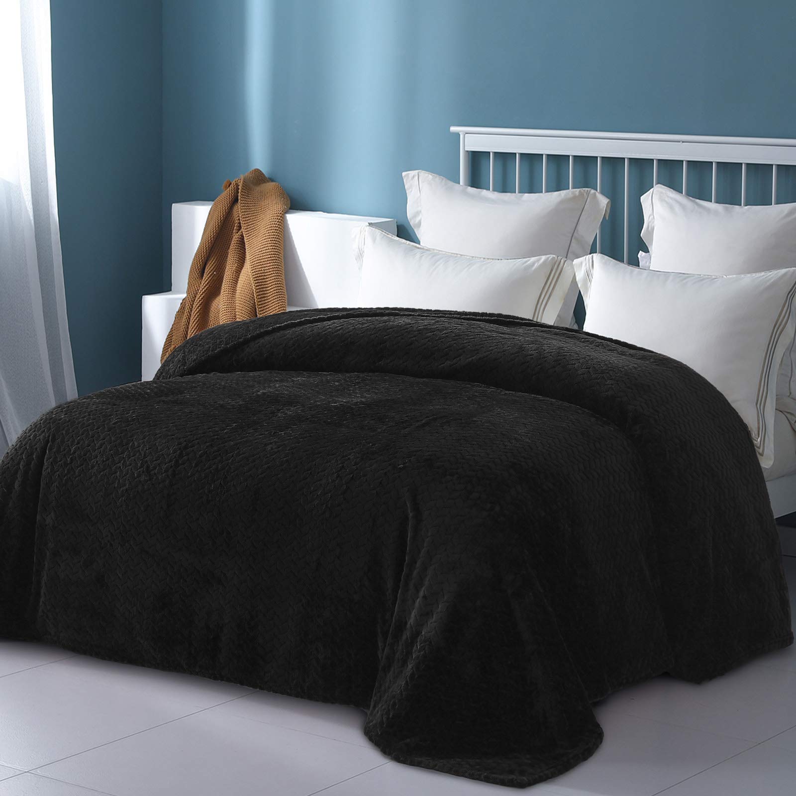 Exclusivo Mezcla Black Fleece Queen Size Blanket For Bed, 90X90 Inches Soft Cozy 3D Decorative Jacquard Flannel Blankets, Lightw