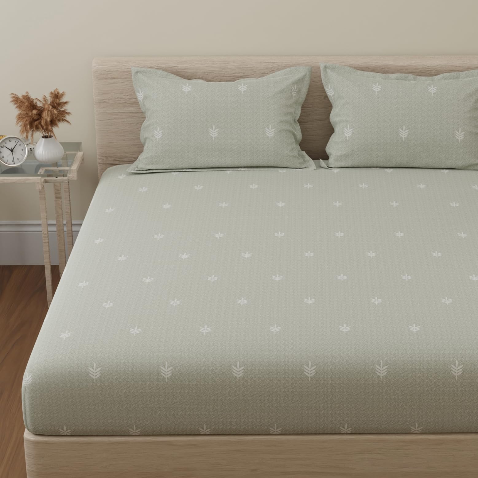 Huesland By Ahmedabad Cotton 144 Tc King Size Bedsheet Cotton With 2 Pillow Covers | 108 X 108 Inches | Sage Green & White