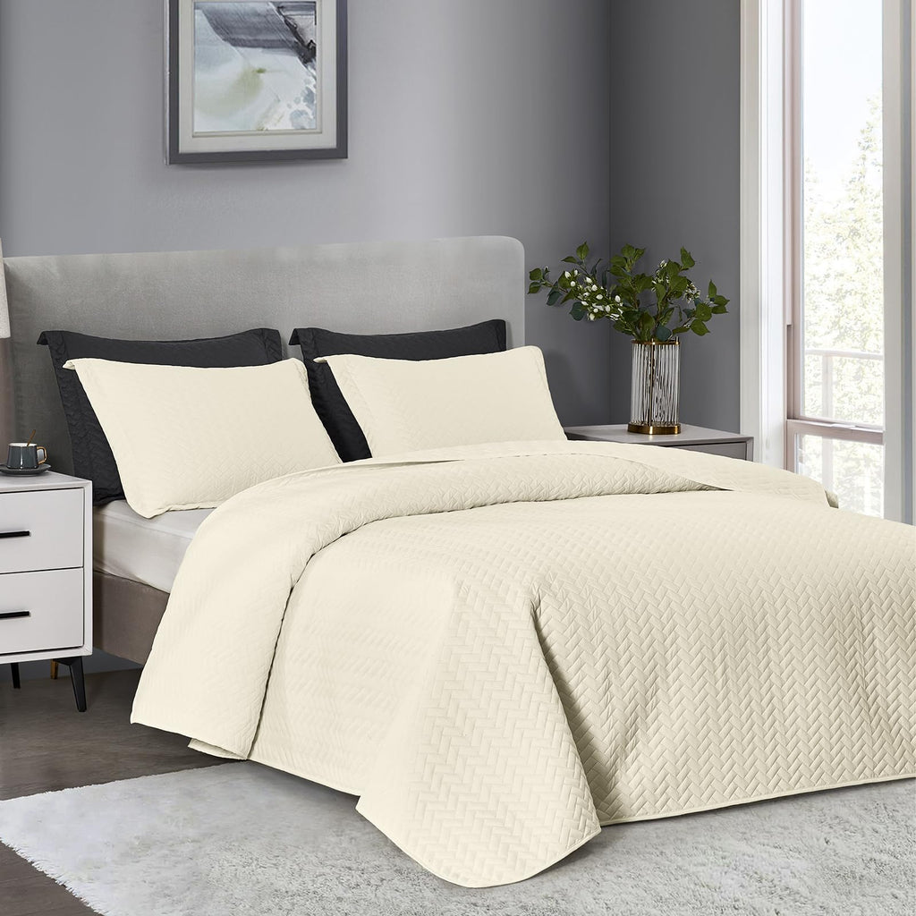 Maple&Stone Quilt Set King Size, Lightweight Off-White Bedspread Ultrasonic Chevron Pattern Light Coverlet For All Season Comfor