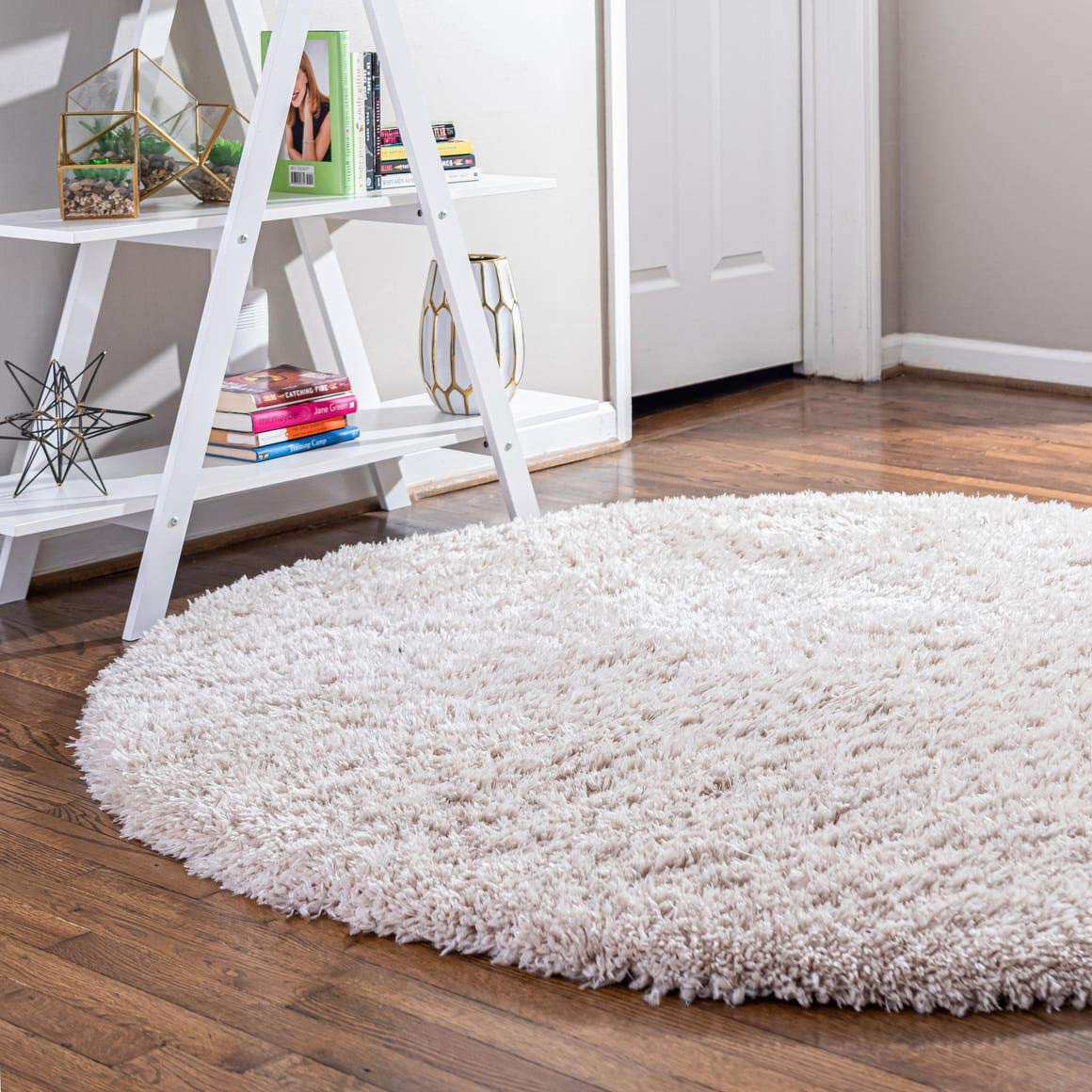 Rugs.com Infinity Collection Solid Shag Area Rug 4 Ft Round Linen Shag Rug Perfect for Kitchens, Dining Rooms