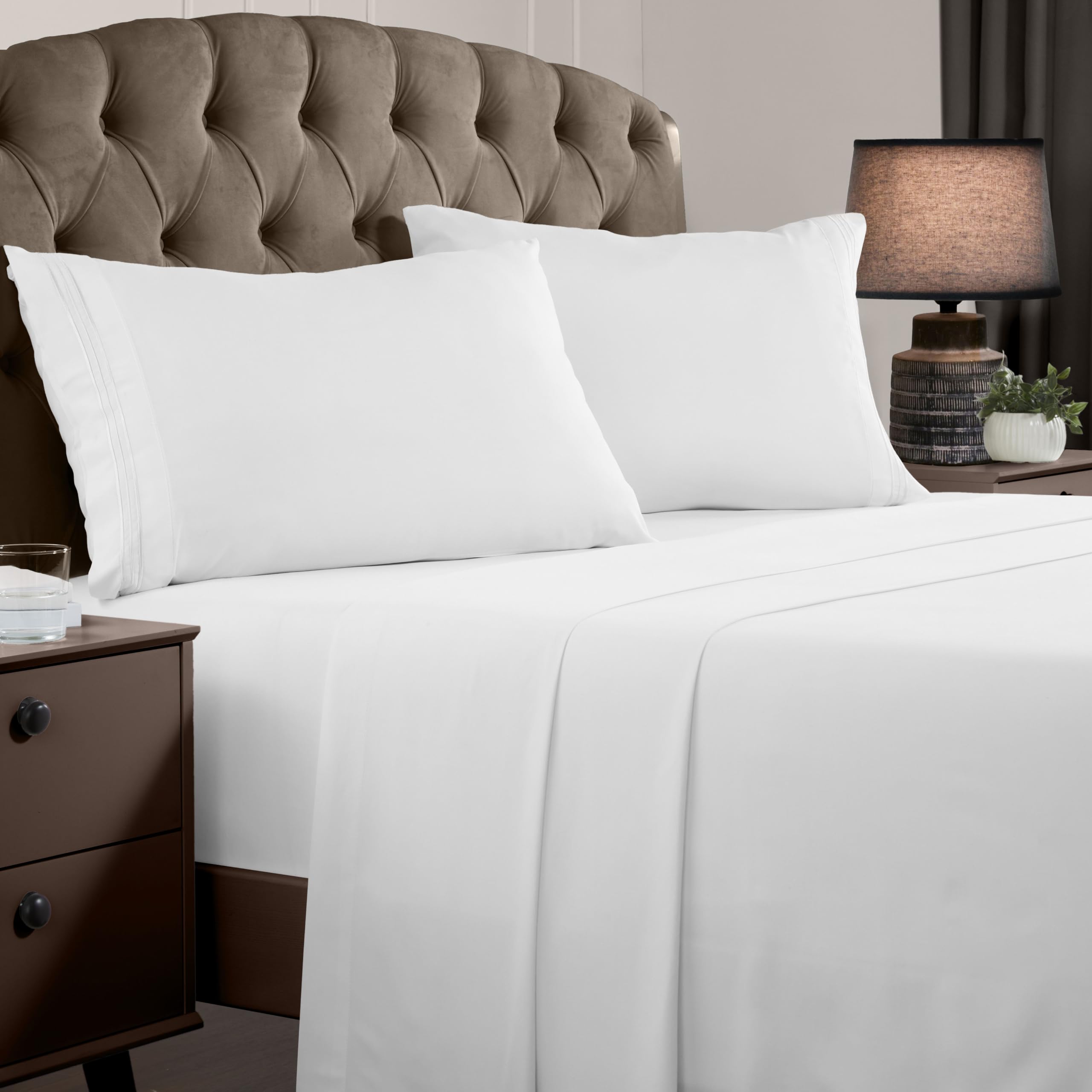 Mellanni Queen Sheets Set - 4 PC Iconic Collection Bedding Sheets & Pillowcases - Hotel Luxury, Extra Soft, Cooling Bed Sheets -