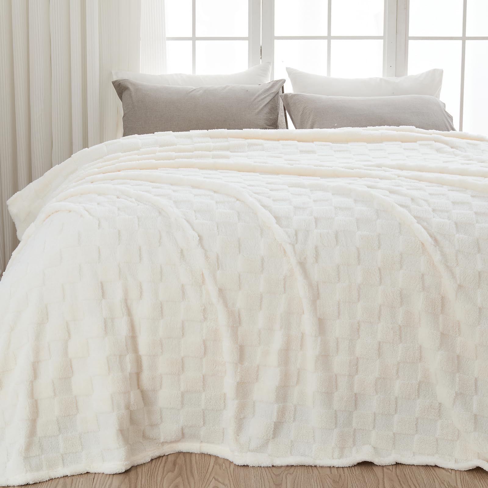 Newcosplay Super Soft Queen Blanket Ivory Premium Silky Flannel Fleece 3D Checkered Lightweight Bed Blanket All Season Use (Ivor