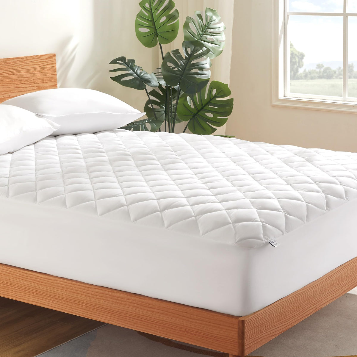Sleep Zone Mattress Cover Queen Size Bed, Quilted Fitted Mattress Pad, Pillowtop Breathable Mattress Topper, Deep Pocket Protector Stretches Up To 21 Inches (White, 60X80)