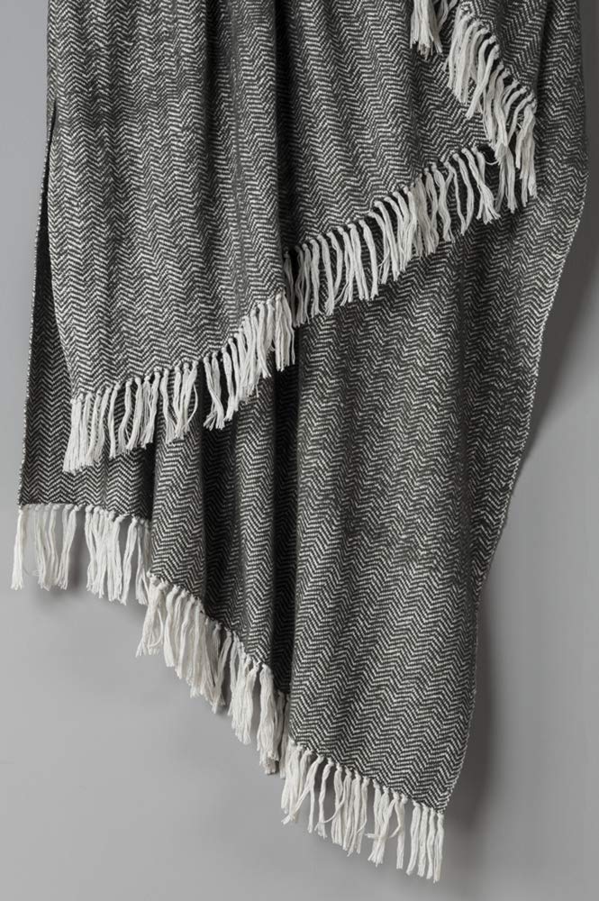 Rizzy Home | TH0317 | Throw | 50"x60" White Herringbone