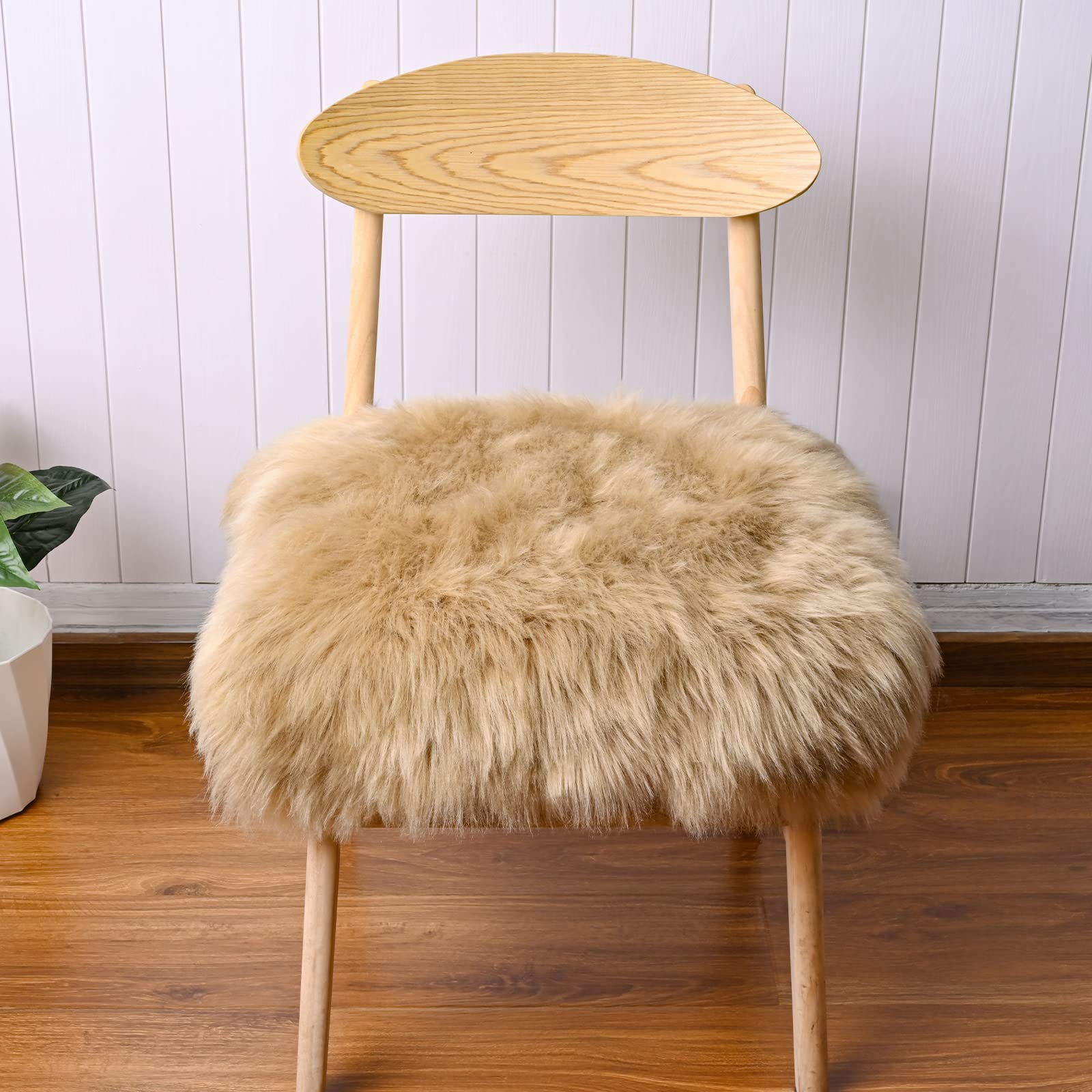 Softlife Beige Faux Fur Sheepskin Chair Cover Fur Rug Seat Cushion Chair Pad Super Soft Area Rugs for Living Room Bedroom Dorm H