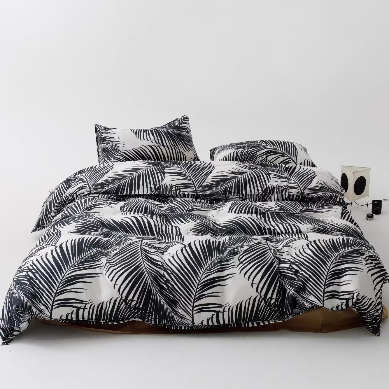 KAREVER Black Leaves Comforter Queen Black and White Palm Leaf Printed Comforter Sets Modern Boho Black Tropical Botanical Leave
