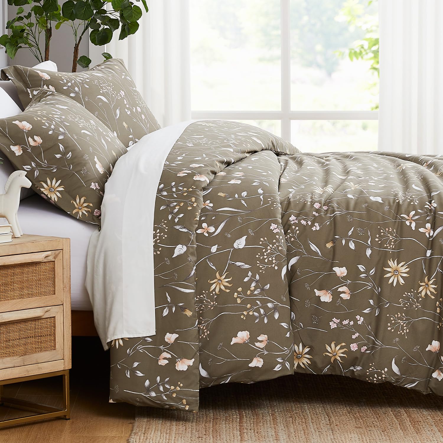Southshore Fine Living, Inc. Oversized Twin Mattress Comforter Set, Down Alternative Boho Bedspread, The Secret Meadow Collectio
