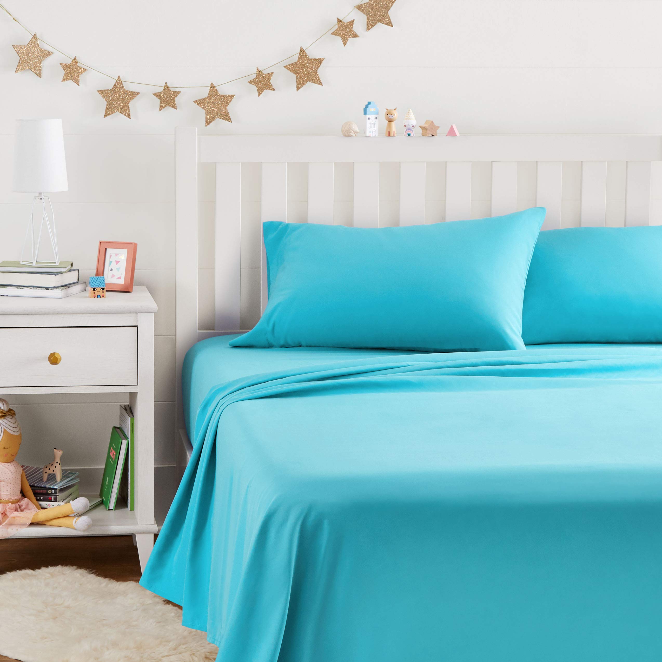 Amazon Basics Kids Soft Easy-Wash Lightweight Microfiber 4-Piece Sheet Set, Full, Bright Aqua, Solid