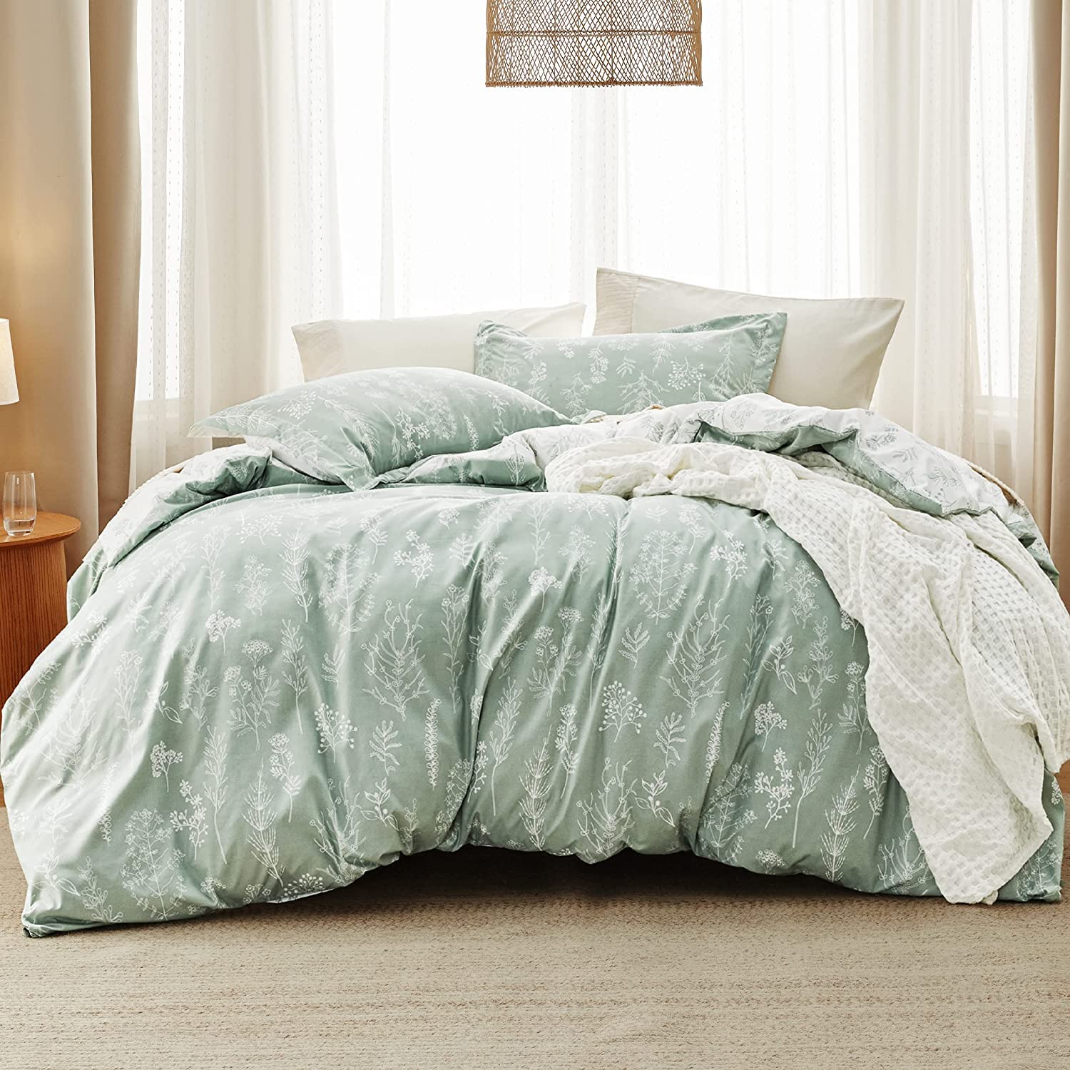 Bedsure Queen Comforter Set - Sage Green Comforter, Cute Floral Bedding Comforter Sets, 3 Pieces, 1 Soft Reversible Botanical Fl