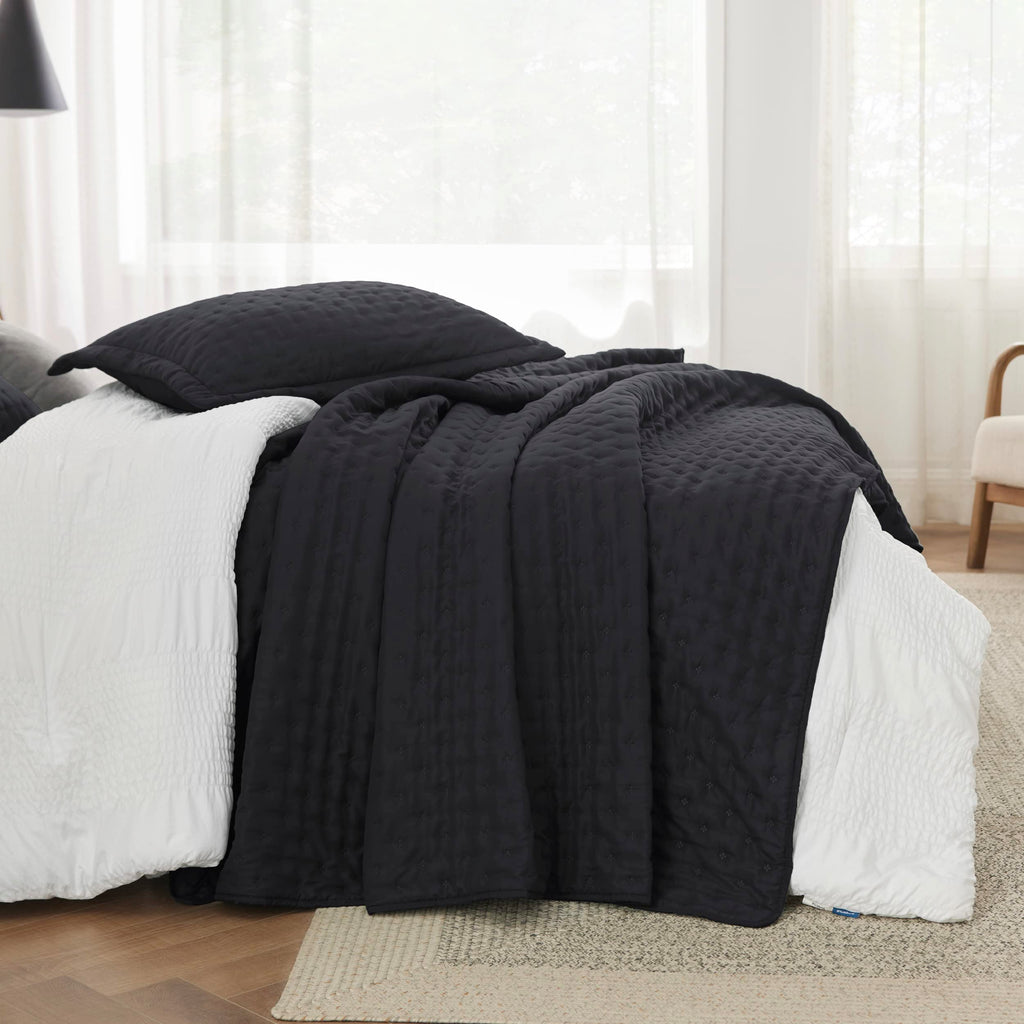 Bedsure King Size Quilt Set, Soft Ultrasonic King Quilt Bedding Set, Clover King Bedspread, Lightweight Bedding Coverlet For All Seasons (Includes 1 Black Quilt, 2 Pillow Shams)