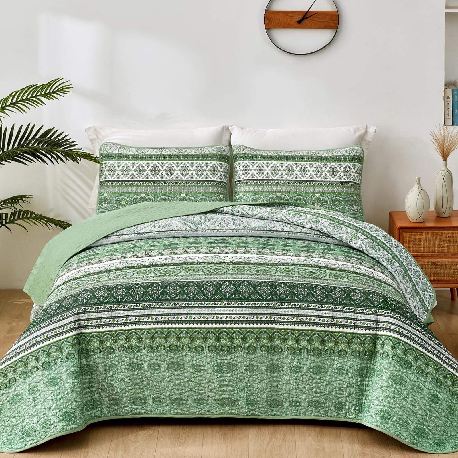 Wongs Bedding Boho Queen Quilt Set, Light Green Bohemian Quilt Bedding Set, Lightweight Bed Decor Bedspread For All Season Rever
