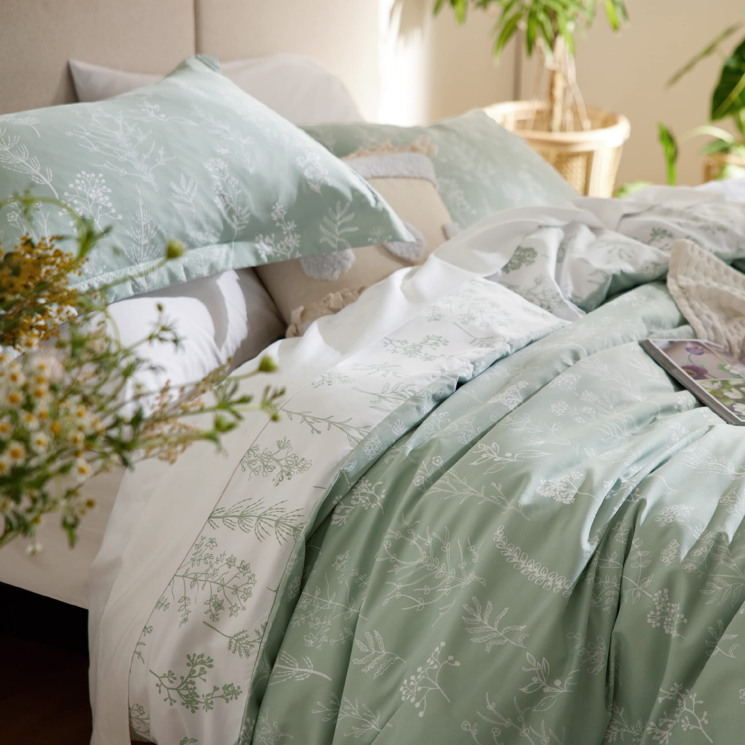 Bedsure Full Comforter Set - Sage Green Comforter, Cute Floral Bedding Comforter Sets, Gifts For Woman, 3 Pieces, 1 Soft Reversi