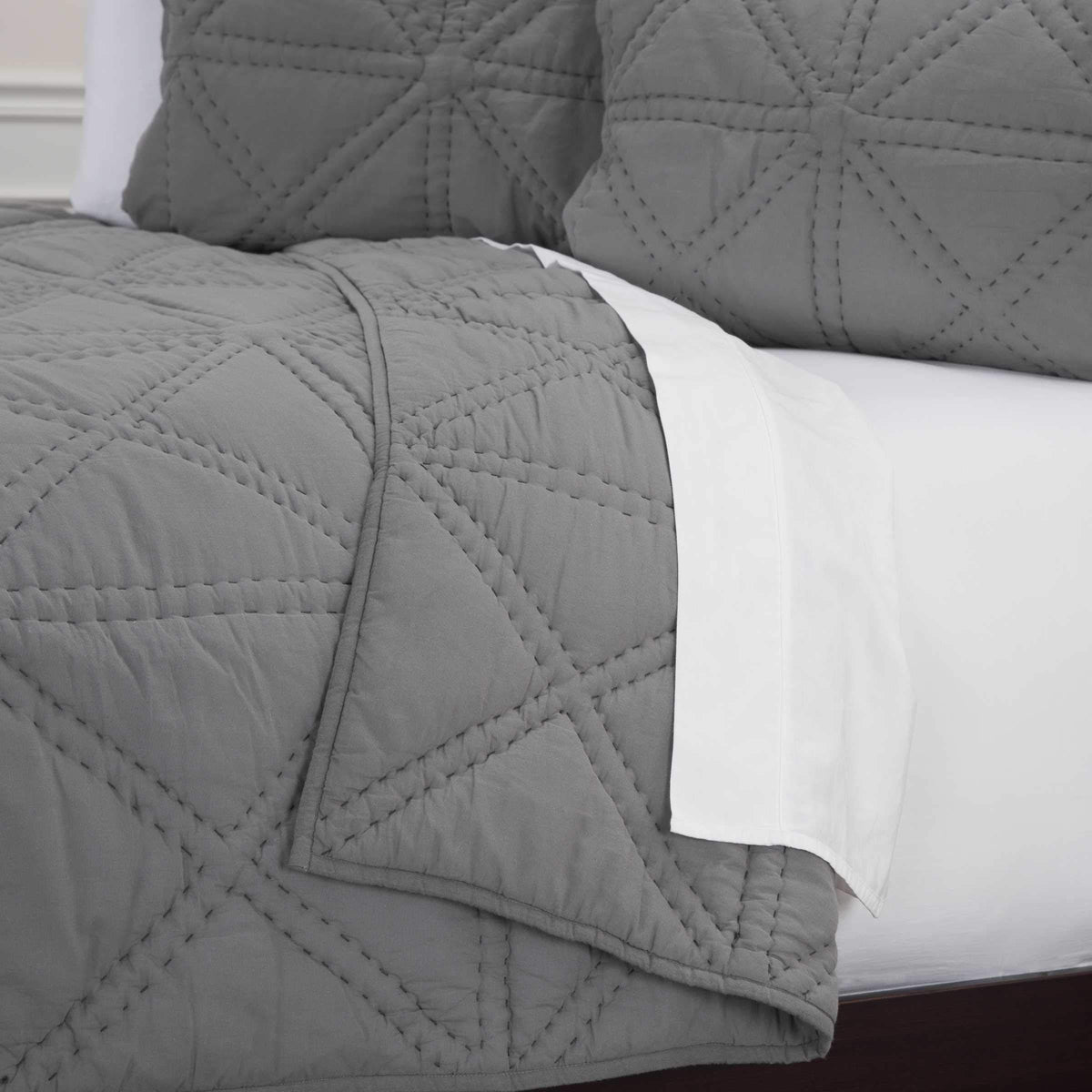 Rizzy Home | Bq4833 | 106"X92" Gray/Neutral/Solid Quilt