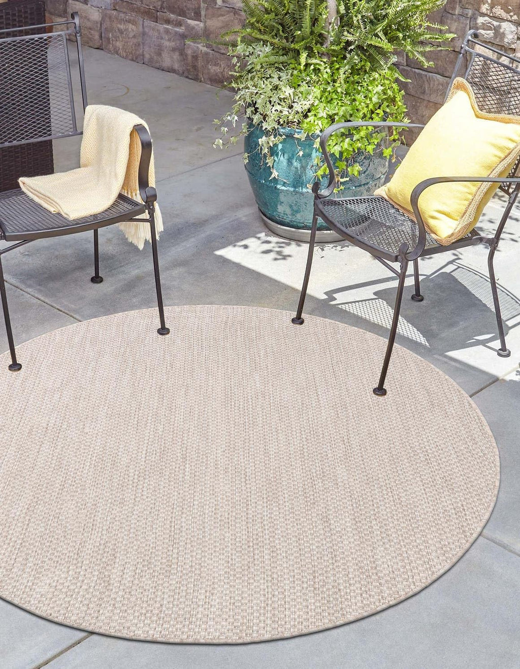 Unique Loom Outdoor Solid Collection Area Rug (7' 10'' Round Beige/Ivory)