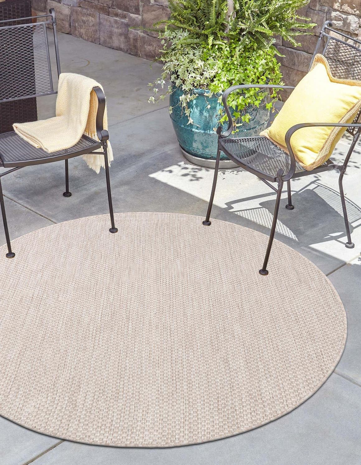 Unique Loom Outdoor Solid Collection Area Rug (7' 10'' Round Beige/Ivory)