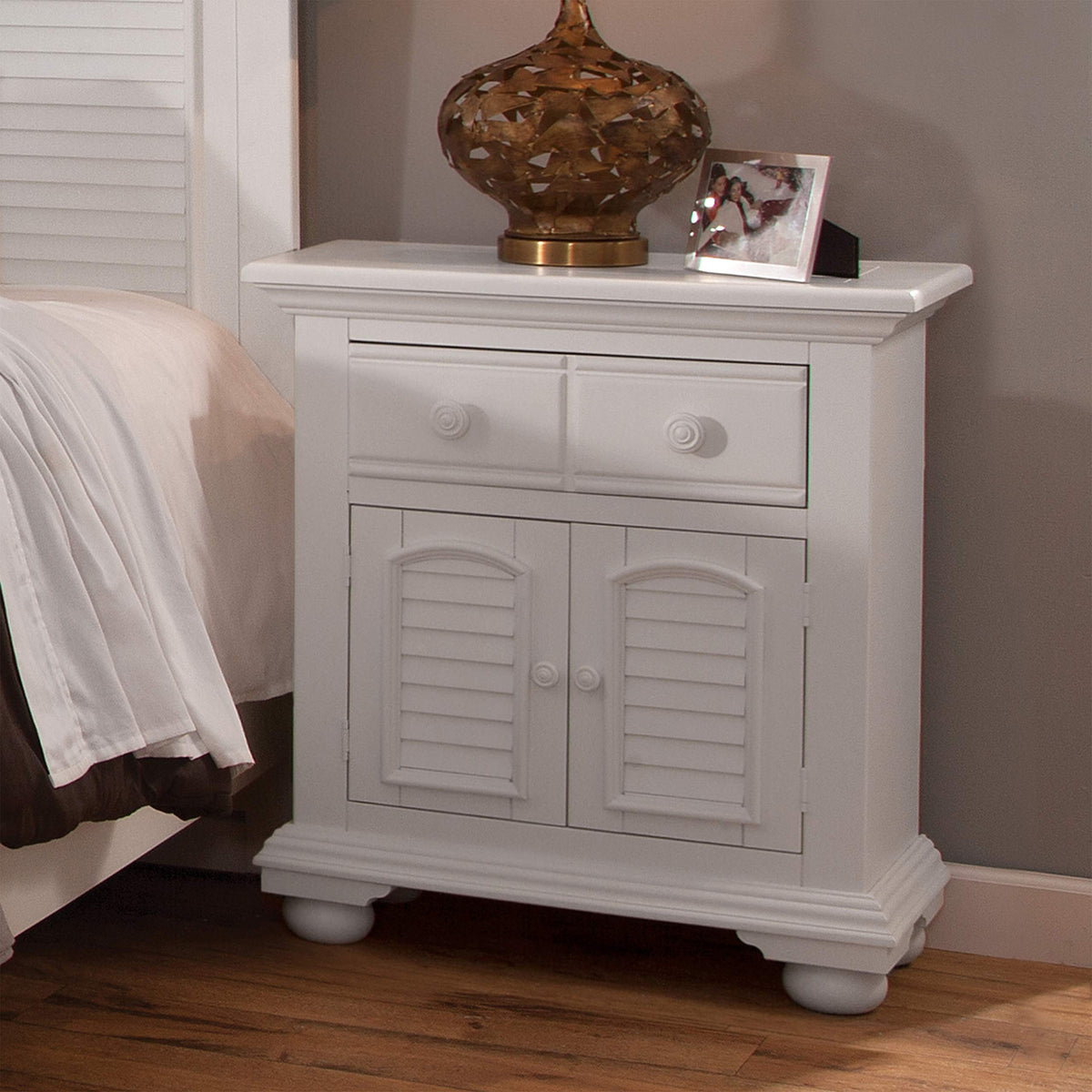 American Woodcrafters Cottage Traditions 1 Drawer Nightstand Eggshell White Wood 6510-412