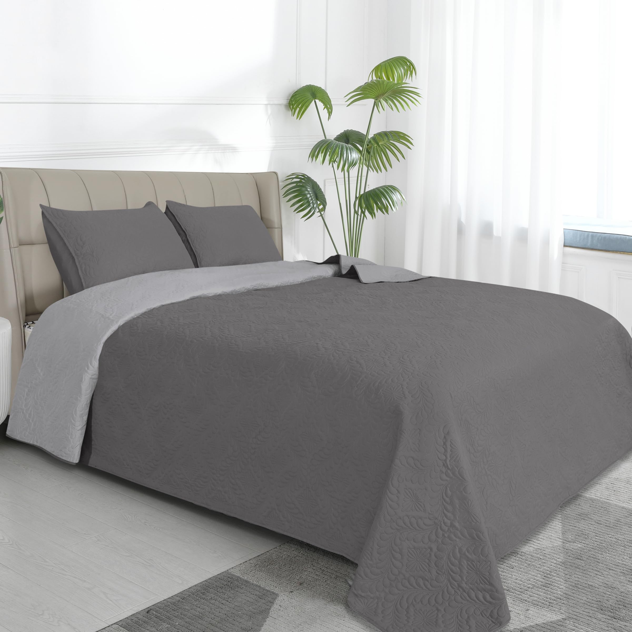 Easy-Going King Size Reversible Quilt Set With 1 Quilt And 2 Pillow Shams, Soft Bed Quilt Cover, Water Resistant Lightweight Microfiber Bedspread, Stain Resistant, Olive Leaf-Gray/Light Gray