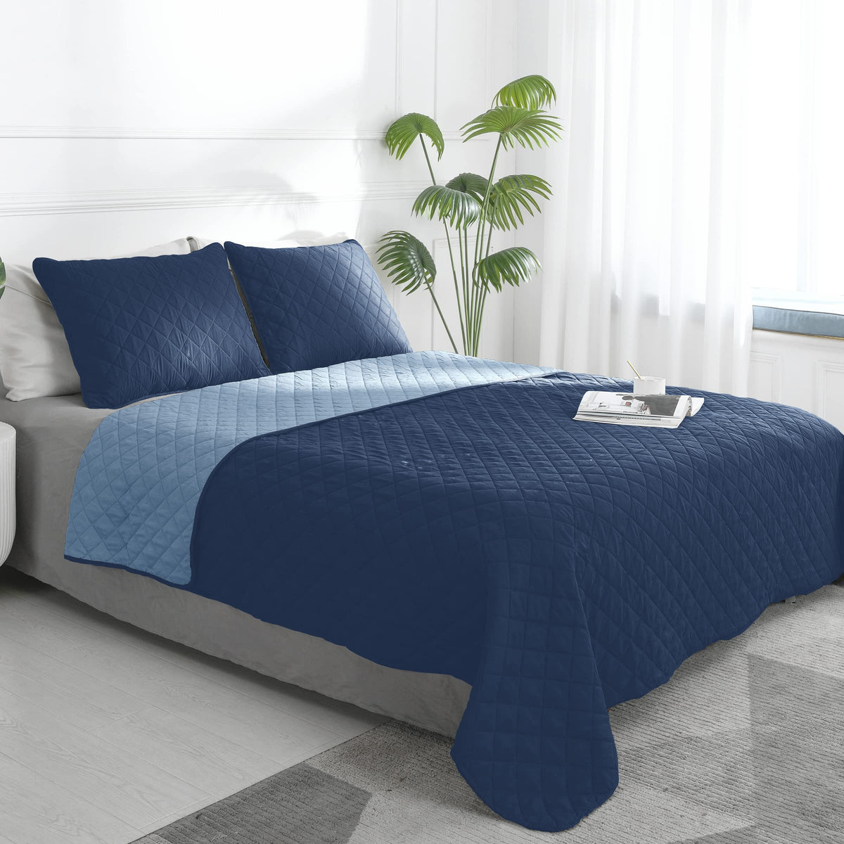 Easy-Going California King Size Reversible Quilt Set With 1 Quilt And 2 Pillow Shams, Soft Bed Quilt Cover, Water Resistant Lightweight Microfiber Bedspread, Stain Resistant, Dark Blue/Light Blue