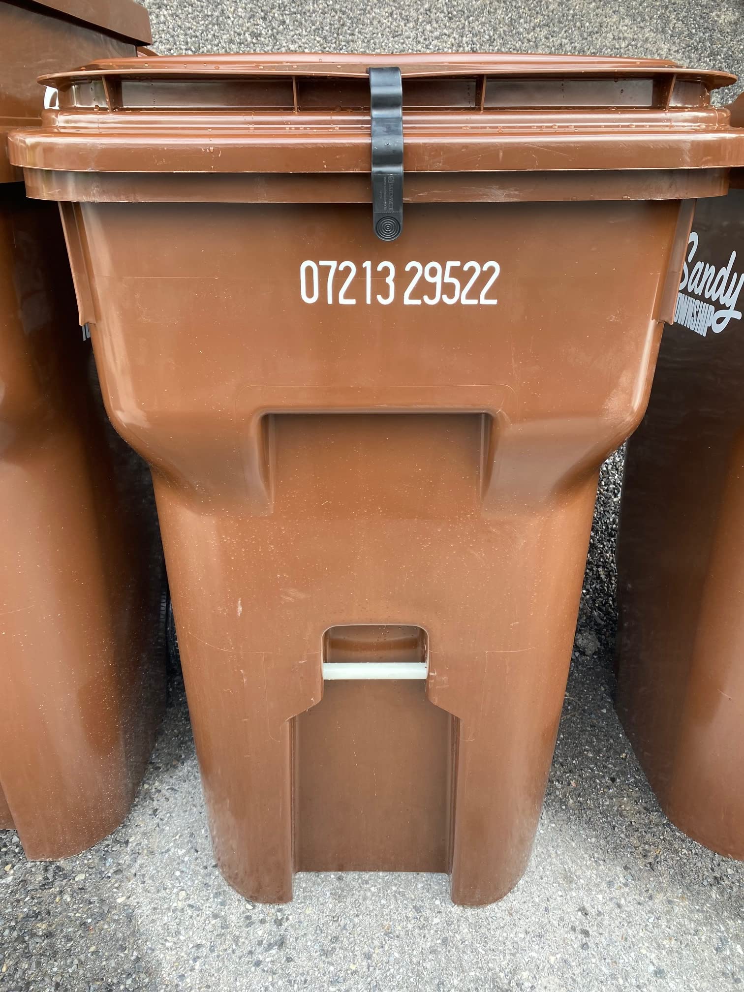 SafeWaste - Lid Latch, Easy-to-Install Trash Can Lock, Trash Can Lid Lock, Garbage Can Lock for Carts with/Without Handle, Trash