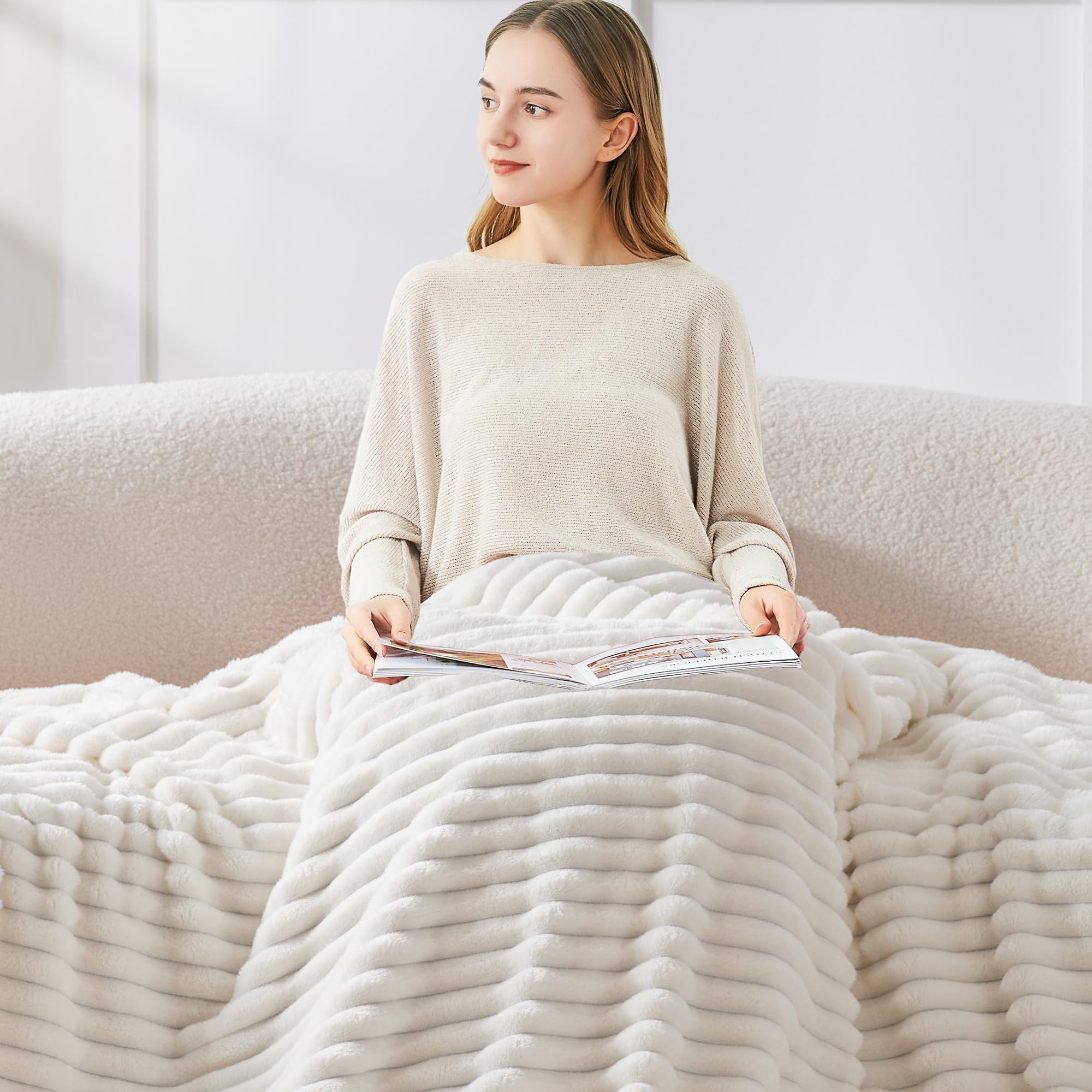 Bedelite Fleece Throw Blanket For Couch, 300Gsm Soft & Warm Fluffy Twin Blanket, Decorative And Giftable Striped Cream White Bla