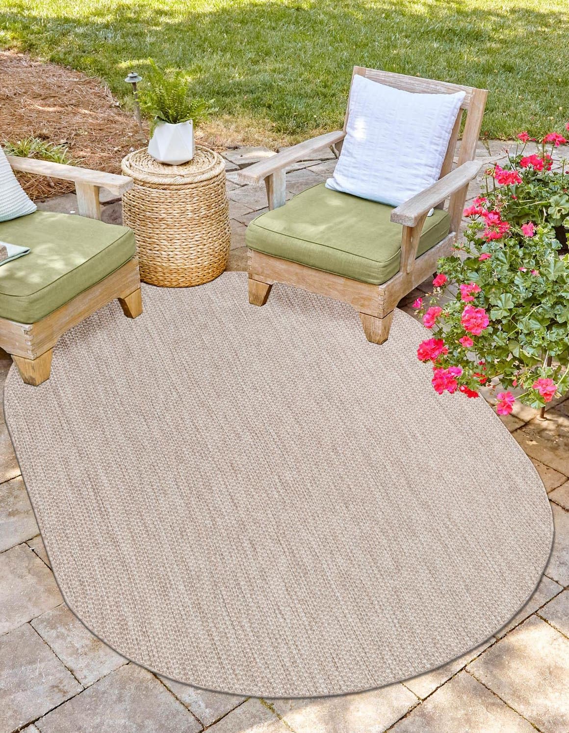 Unique Loom Outdoor Solid Collection Area Rug (5' 3'' x 8' Oval Beige/Ivory)