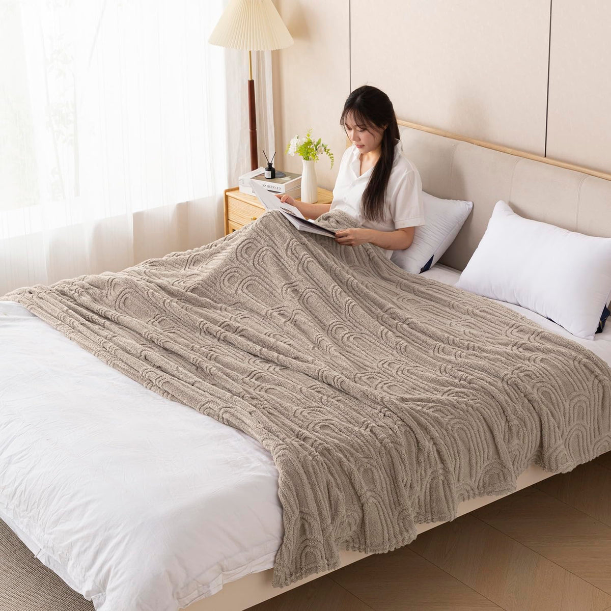HOKIPO Fleece AC Blanket Double Bed Queen, 200X230 cm / 6.5X7.5 Feet, Brown (NEWAR6206BRN)