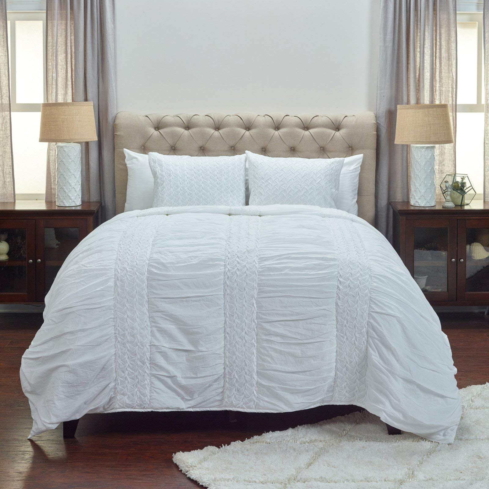 Rizzy Home | BT4056 | Polyester Quilt | 90"x92" White/Neutral/ Solid Textured