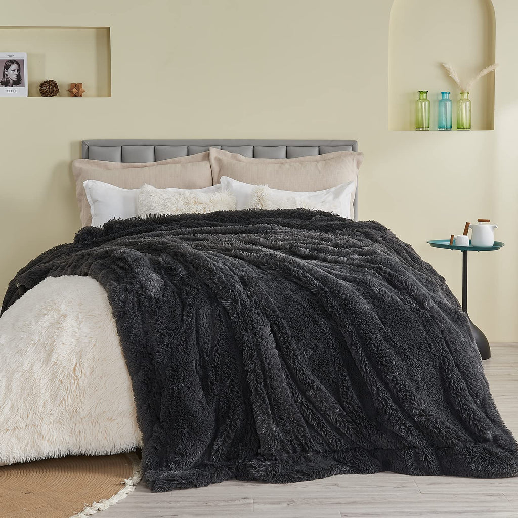 Gonaap Fuzzy Faux Fur Throw Blanket Queen Size Dark Grey Super Soft Cozy Plush Fuzzy Shaggy Blanket For Couch Sofa Bed (Dark Gre